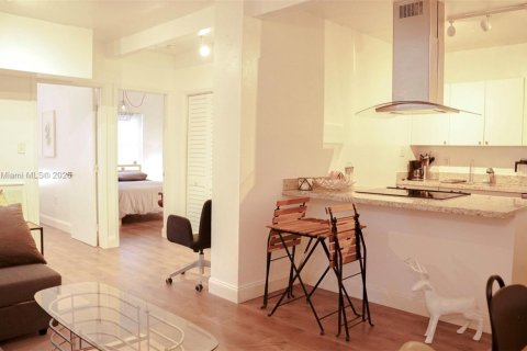 Apartment in Miami, Florida 2 bedrooms, 55.74 sq.m. № 2243327 - photo 10