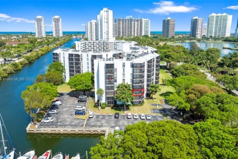 Condominio en venta en Aventura, Florida, 2 dormitorios, 100.43 m2 № 1937482 - foto 29