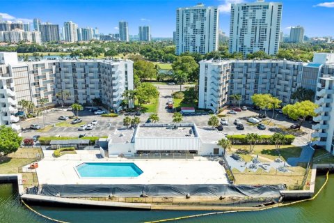 Condominio en venta en Aventura, Florida, 2 dormitorios, 100.43 m2 № 1937482 - foto 30