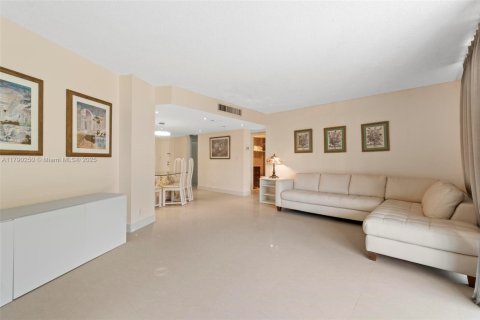 Copropriété à vendre à Aventura, Floride: 2 chambres, 100.43 m2 № 1937482 - photo 12