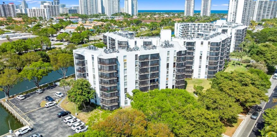 Condominio en Aventura, Florida, 2 dormitorios  № 1937482