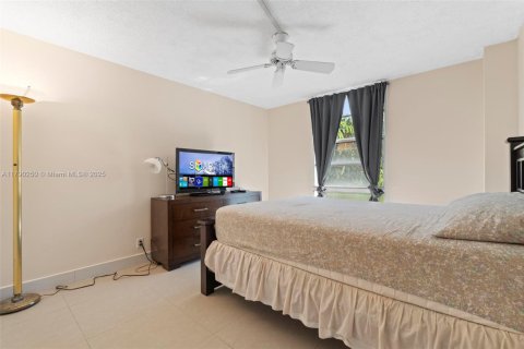 Copropriété à vendre à Aventura, Floride: 2 chambres, 100.43 m2 № 1937482 - photo 21
