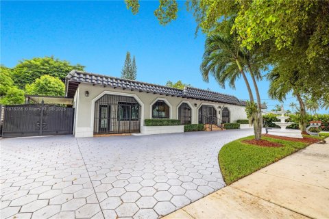 Villa ou maison à vendre à Miami, Floride: 4 chambres, 297.47 m2 № 1929218 - photo 1