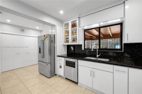 Villa ou maison à vendre à Miami, Floride: 4 chambres, 297.47 m2 № 1929218 - photo 19