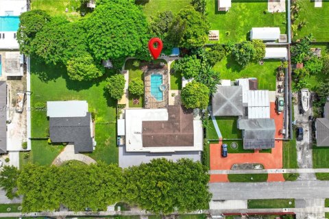 Villa ou maison à vendre à Miami, Floride: 4 chambres, 297.47 m2 № 1929218 - photo 9