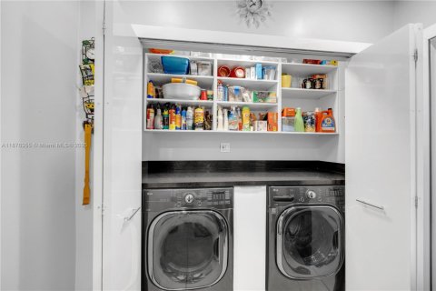 Villa ou maison à vendre à Miami, Floride: 4 chambres, 297.47 m2 № 1929218 - photo 24