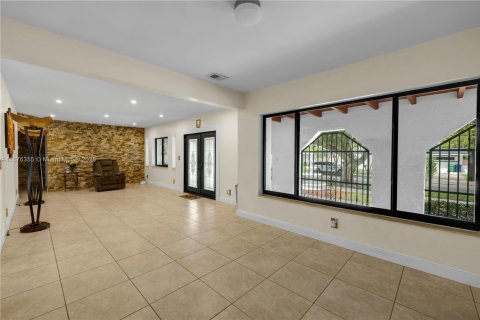 Villa ou maison à vendre à Miami, Floride: 4 chambres, 297.47 m2 № 1929218 - photo 18