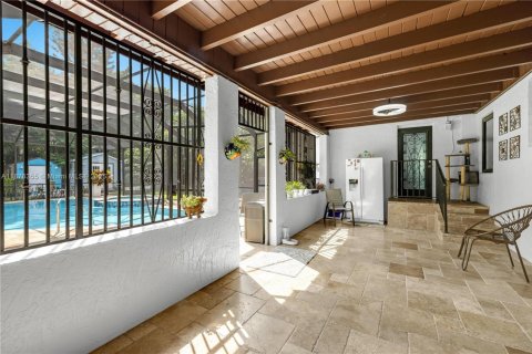Villa ou maison à vendre à Miami, Floride: 4 chambres, 297.47 m2 № 1929218 - photo 16