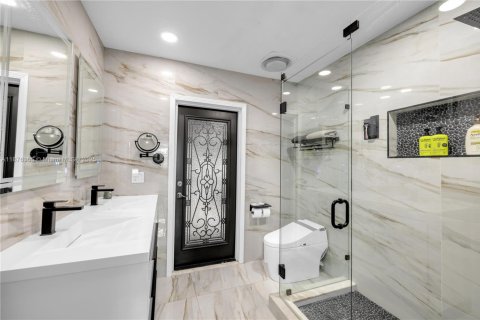 Villa ou maison à vendre à Miami, Floride: 4 chambres, 297.47 m2 № 1929218 - photo 5