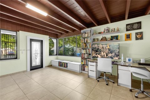 Villa ou maison à vendre à Miami, Floride: 4 chambres, 297.47 m2 № 1929218 - photo 23