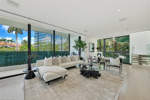 Villa ou maison à Miami Beach, Floride 5 chambres, 524.15 m2 № 2340605