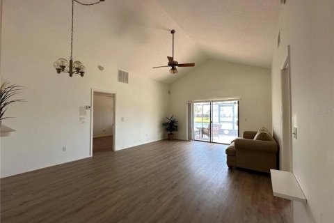 Casa en alquiler en Kissimmee, Florida, 2 dormitorios, 107.67 m2 № 1879837 - foto 4