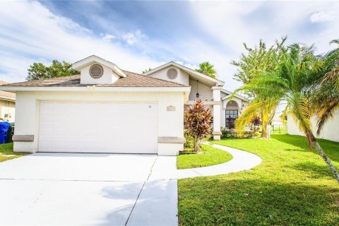 Casa en alquiler en Kissimmee, Florida, 2 dormitorios, 107.67 m2 № 1879837 - foto 1