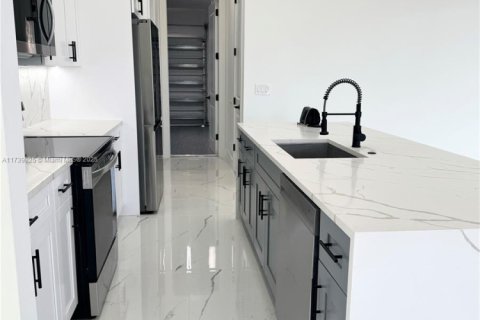 Casa en venta en Cape Coral, Florida, 3 dormitorios, 161.56 m2 № 1935527 - foto 8