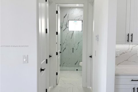 Casa en venta en Cape Coral, Florida, 3 dormitorios, 161.56 m2 № 1935527 - foto 11