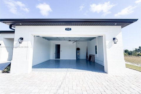 Casa en venta en Cape Coral, Florida, 3 dormitorios, 161.56 m2 № 1935527 - foto 25