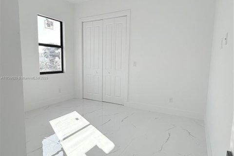 Casa en venta en Cape Coral, Florida, 3 dormitorios, 161.56 m2 № 1935527 - foto 14