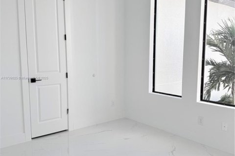 Casa en venta en Cape Coral, Florida, 3 dormitorios, 161.56 m2 № 1935527 - foto 17