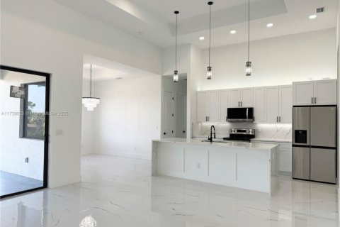 Casa en venta en Cape Coral, Florida, 3 dormitorios, 161.56 m2 № 1935527 - foto 3