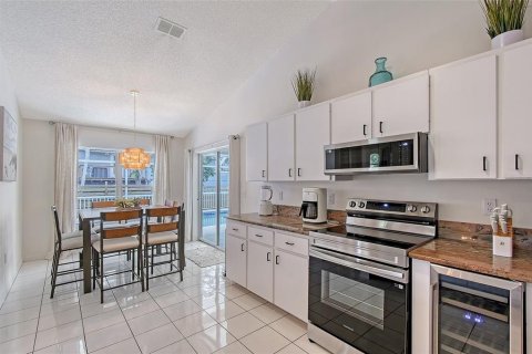 House in Sarasota, Florida 3 bedrooms, 220.09 sq.m. № 1750903 - photo 13