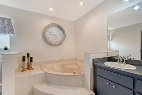 House in Sarasota, Florida 3 bedrooms, 220.09 sq.m. № 1750903 - photo 18