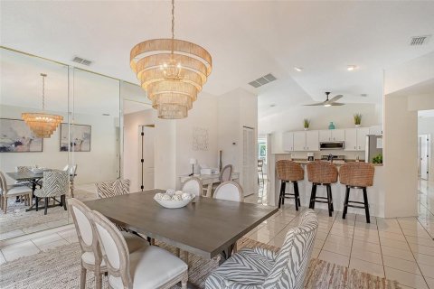 House in Sarasota, Florida 3 bedrooms, 220.09 sq.m. № 1750903 - photo 10
