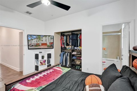 Townhouse in Miramar, Florida 3 bedrooms, 185.8 sq.m. № 1802719 - photo 25