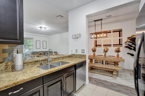 Townhouse in Miramar, Florida 3 bedrooms, 185.8 sq.m. № 1802719 - photo 11