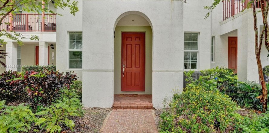 Townhouse in Miramar, Florida 3 bedrooms, 185.8 sq.m. № 1802719