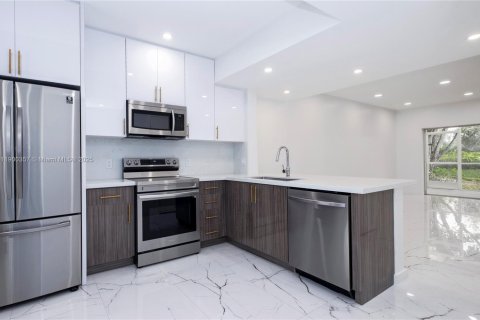 Снять в аренду таунхаус в Уэстон, Флорида 2 спальни, 103.12м2, № 2014919 - фото 10