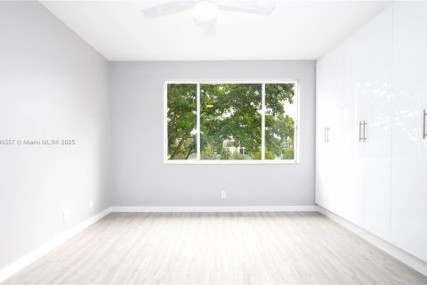 Снять в аренду таунхаус в Уэстон, Флорида 2 спальни, 103.12м2, № 2014919 - фото 22