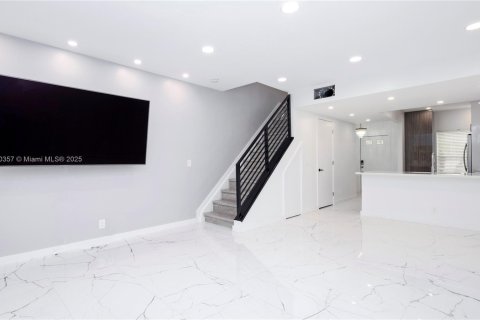 Снять в аренду таунхаус в Уэстон, Флорида 2 спальни, 103.12м2, № 2014919 - фото 27