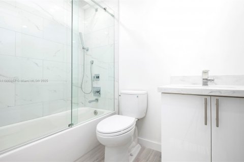 Снять в аренду таунхаус в Уэстон, Флорида 2 спальни, 103.12м2, № 2014919 - фото 18