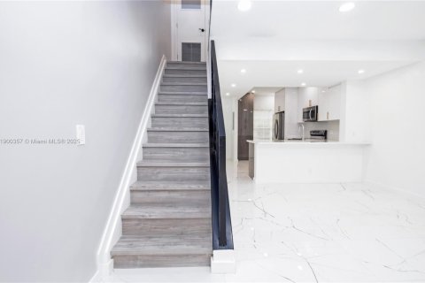 Снять в аренду таунхаус в Уэстон, Флорида 2 спальни, 103.12м2, № 2014919 - фото 13