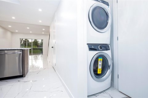 Снять в аренду таунхаус в Уэстон, Флорида 2 спальни, 103.12м2, № 2014919 - фото 26