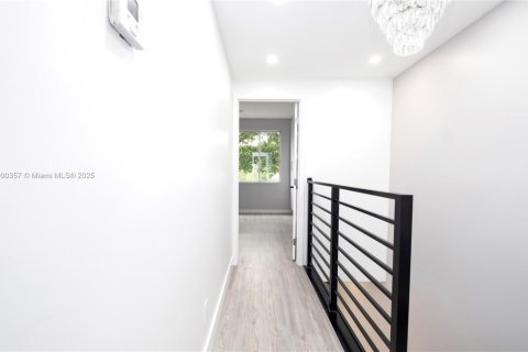 Снять в аренду таунхаус в Уэстон, Флорида 2 спальни, 103.12м2, № 2014919 - фото 24