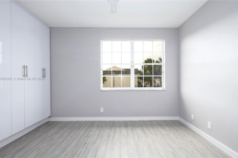 Снять в аренду таунхаус в Уэстон, Флорида 2 спальни, 103.12м2, № 2014919 - фото 15