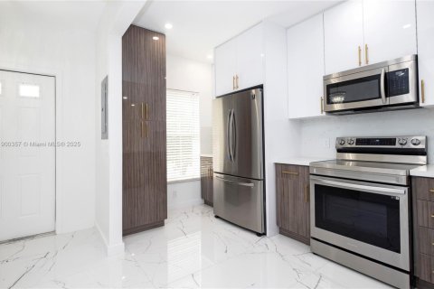 Снять в аренду таунхаус в Уэстон, Флорида 2 спальни, 103.12м2, № 2014919 - фото 6