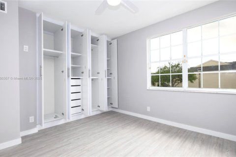 Снять в аренду таунхаус в Уэстон, Флорида 2 спальни, 103.12м2, № 2014919 - фото 17