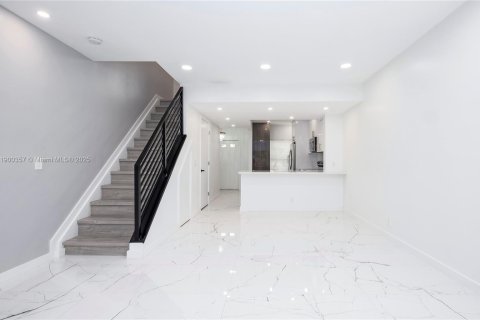 Снять в аренду таунхаус в Уэстон, Флорида 2 спальни, 103.12м2, № 2014919 - фото 28