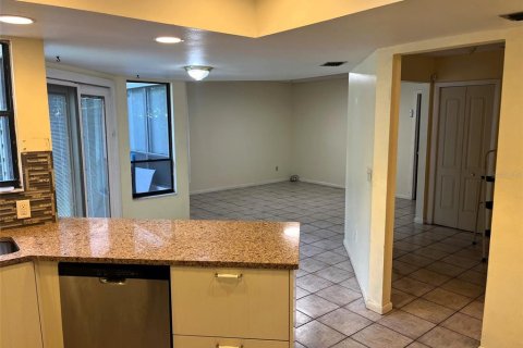 Casa en venta en Tampa, Florida, 4 dormitorios, 178.19 m2 № 1843403 - foto 4