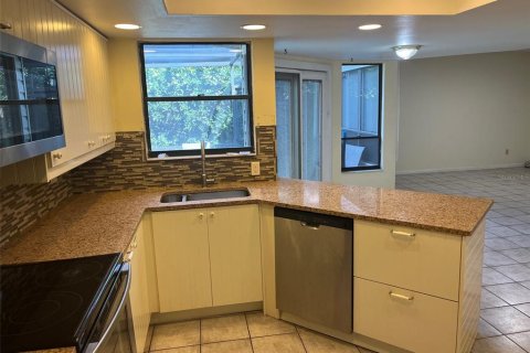 Casa en venta en Tampa, Florida, 4 dormitorios, 178.19 m2 № 1843403 - foto 5