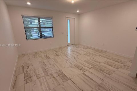 Casa en alquiler en Homestead, Florida, 4 dormitorios, 193.7 m2 № 1931064 - foto 9