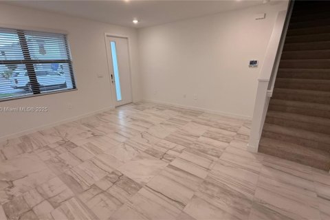 Casa en alquiler en Homestead, Florida, 4 dormitorios, 193.7 m2 № 1931064 - foto 8