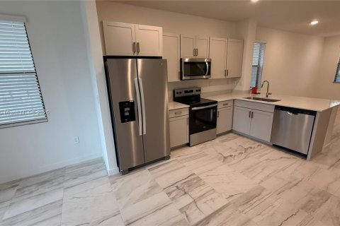Casa en alquiler en Homestead, Florida, 4 dormitorios, 193.7 m2 № 1931064 - foto 5