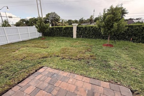 Casa en alquiler en Homestead, Florida, 4 dormitorios, 193.7 m2 № 1931064 - foto 22