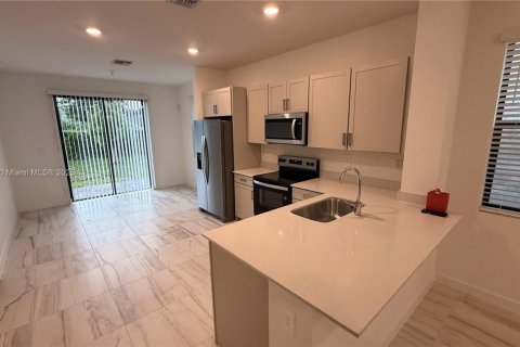 Casa en alquiler en Homestead, Florida, 4 dormitorios, 193.7 m2 № 1931064 - foto 3