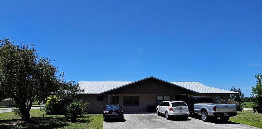 Commercial property in Arcadia, Florida 224.45 sq.m. № 2222674