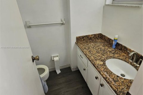 Condo in Hallandale Beach, Florida, 1 bedroom  № 1790426 - photo 8