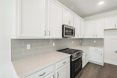 Townhouse in Wesley Chapel, Florida 3 bedrooms, 162.39 sq.m. № 2138307 - photo 8